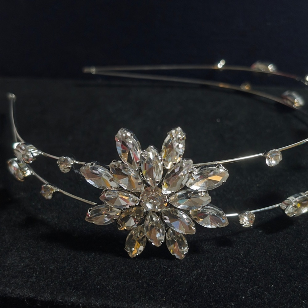 💖5 for $25😻 Dazzling Silver Crystal Floral Headband